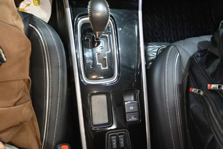 Used Mitsubishi Outlander 2020 2.0L Two-Wheel Drive Enjoyment Version 5 Seats Gear Lever