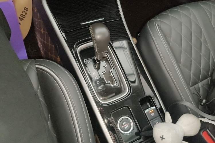 Used Mitsubishi Outlander 2020 2.4L 4x4 Zhi Xiang Edition 7-Seater Gear Lever