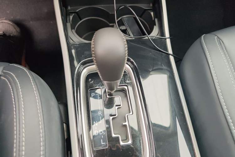 Used Mitsubishi Outlander 2020 2.0L Two-Wheel Drive Enjoyment Version 5 Seats Gear Lever
