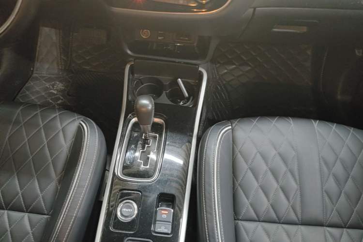 Used Mitsubishi Outlander 2020 2.4L 4x4 Zhi Xiang Edition 7-Seater Gear Lever