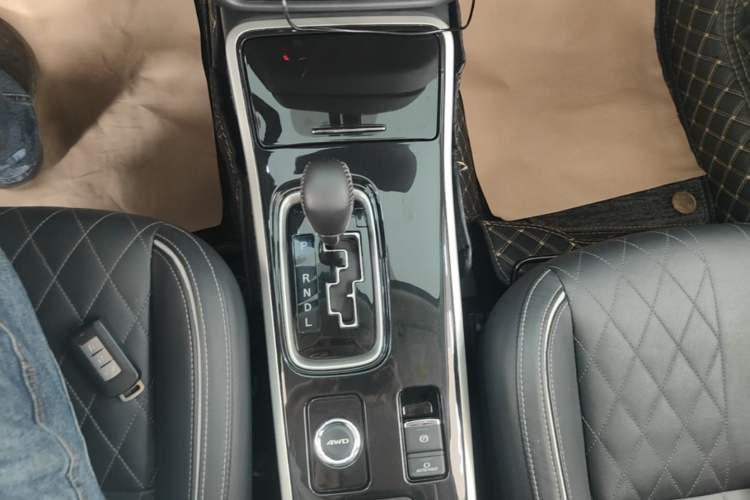 Used Mitsubishi Outlander 2020 2.4L 4x4 Zhi Xiang Edition 7-Seater Gear Lever