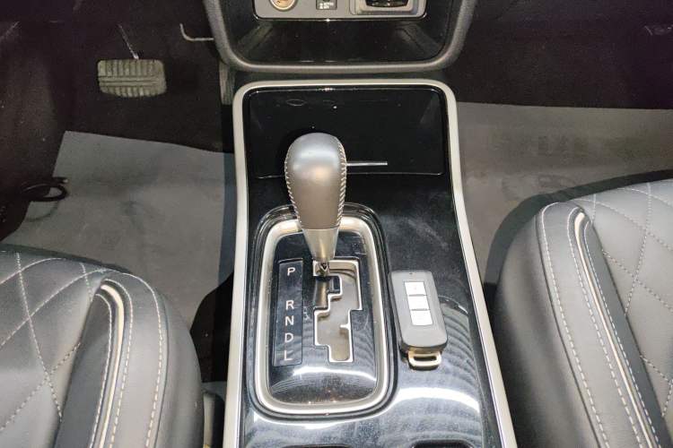 Used Mitsubishi Outlander 2020 2.4L 4x4 Zhi Xiang Edition 7-Seater Gear Lever