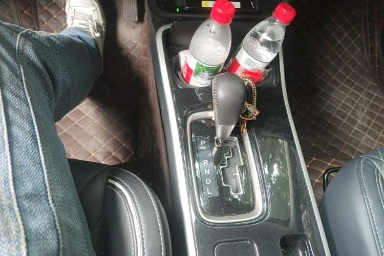 Used Mitsubishi Outlander 2020 2.4L 4x4 Zhi Xiang Edition 7-Seater Gear Lever