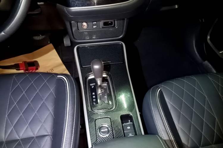 Used Mitsubishi Outlander 2020 2.4L 4x4 Zhi Xiang Edition 7-Seater Gear Lever