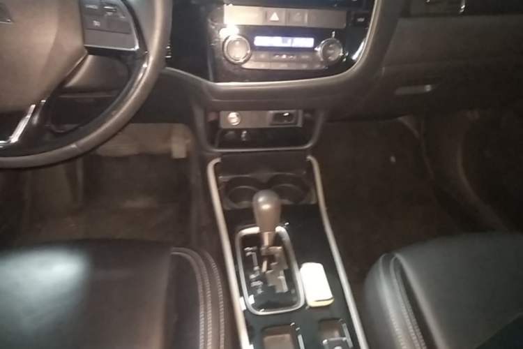 Used Mitsubishi Outlander 2020 2.0L Two-Wheel Drive Enjoyment Version 5 Seats Gear Lever