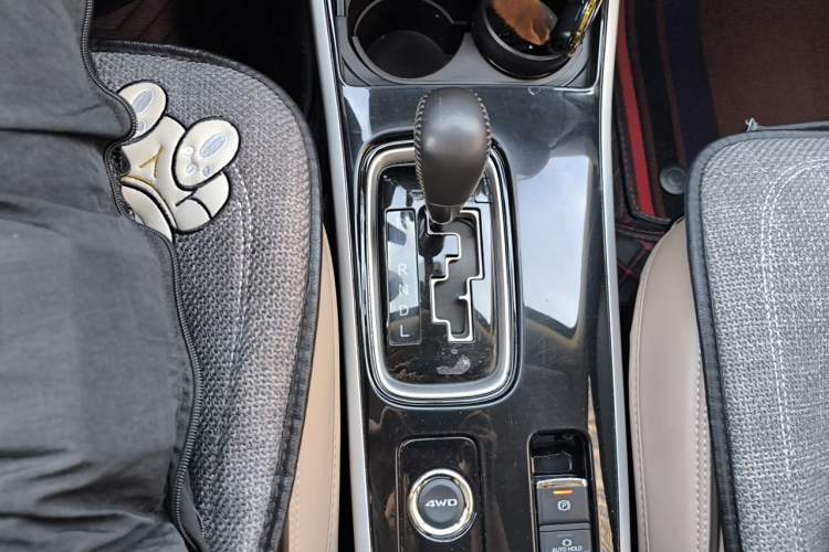 Used Mitsubishi Outlander 2020 2.4L 4x4 Zhi Xiang Edition 5 Seats Gear Lever