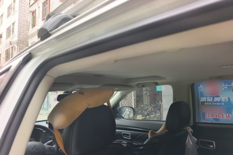 Used Mitsubishi Outlander 2020 2.0L Two-Wheel Drive Comfort Edition 7-Seater Headliner