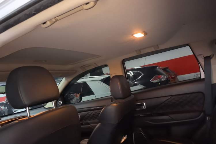 Used Mitsubishi Outlander 2020 2.4L 4x4 Zhi Xiang Edition 5 Seats Headliner