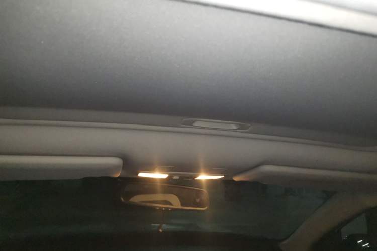Used Mitsubishi Outlander 2020 2.0L Two-Wheel Drive Comfort Edition 7-Seater Headliner