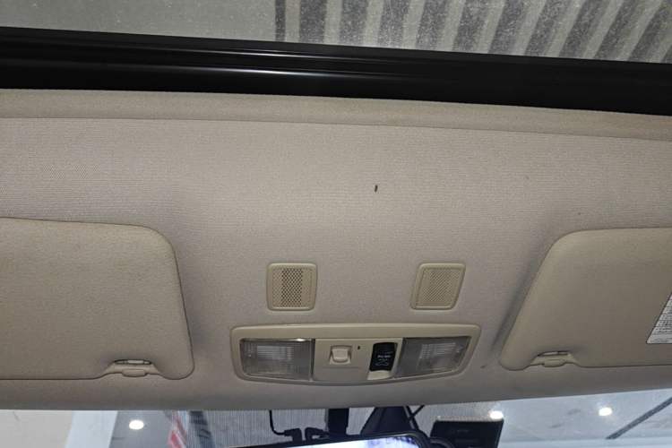 Used Mitsubishi Outlander 2020 2.4L 4x4 Zhi Xiang Edition 5 Seats Headliner