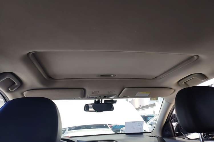 Used Mitsubishi Outlander 2020 2.0L Two-Wheel Drive Comfort Edition 7-Seater Headliner