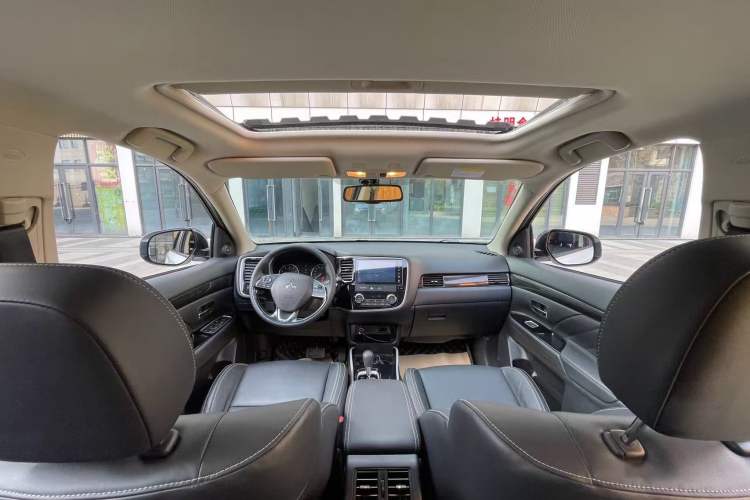 Used Mitsubishi Outlander 2020 2.0L Two-Wheel Drive Enjoyment Version 5 Seats Headliner