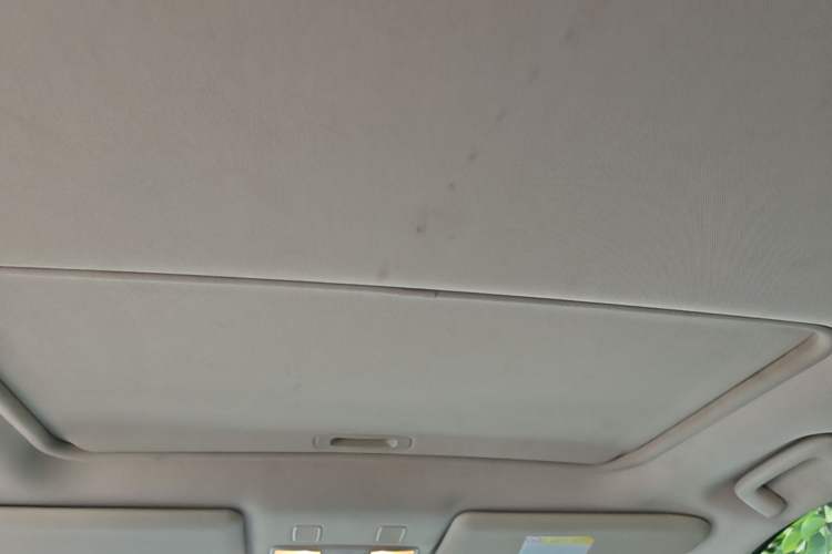 Used Mitsubishi Outlander 2020 2.0L Two-Wheel Drive Comfort Edition 7-Seater Headliner