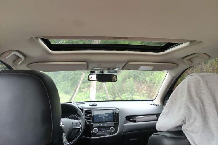Used Mitsubishi Outlander 2020 2.0L Two-Wheel Drive Enjoyment Version 5 Seats Headliner