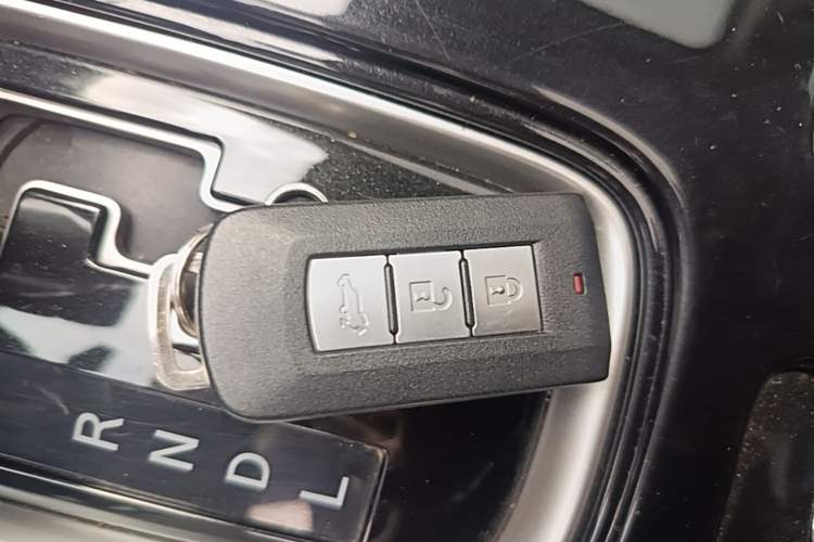 Used Mitsubishi Outlander 2020 2.4L 4x4 Zhi Xiang Edition 7-Seater Interior 1