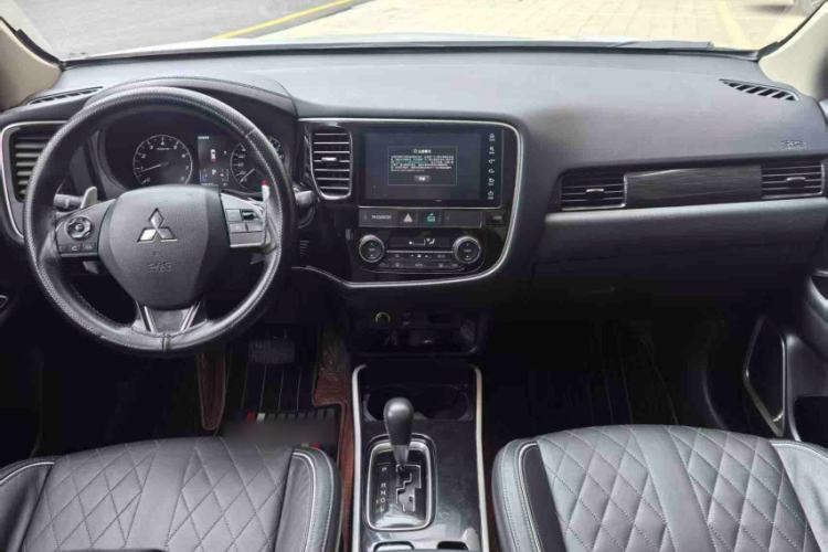 Used Mitsubishi Outlander 2020 2.4L 4x4 Zhi Xiang Edition 5 Seats Interior 1