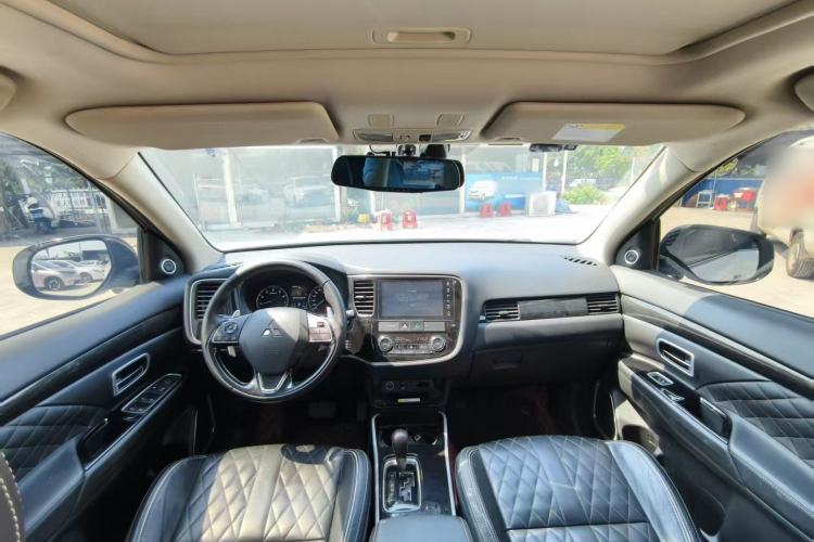 Used Mitsubishi Outlander 2020 2.4L 4x4 Zhi Xiang Edition 5 Seats Interior 1