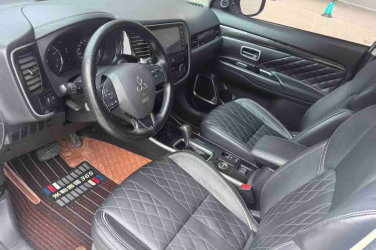 Used Mitsubishi Outlander 2020 2.4L 4x4 Zhi Xiang Edition 5 Seats Interior 2