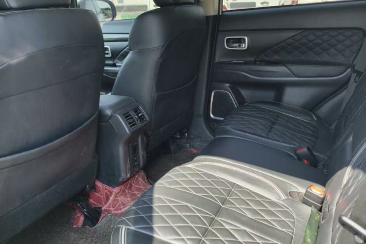 Used Mitsubishi Outlander 2020 2.4L 4x4 Zhi Xiang Edition 5 Seats Interior 2