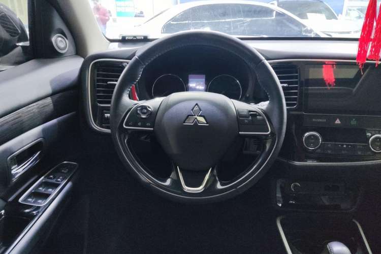 Used Mitsubishi Outlander 2020 2.0L Two-Wheel Drive Enjoyment Version 5 Seats Interior 2