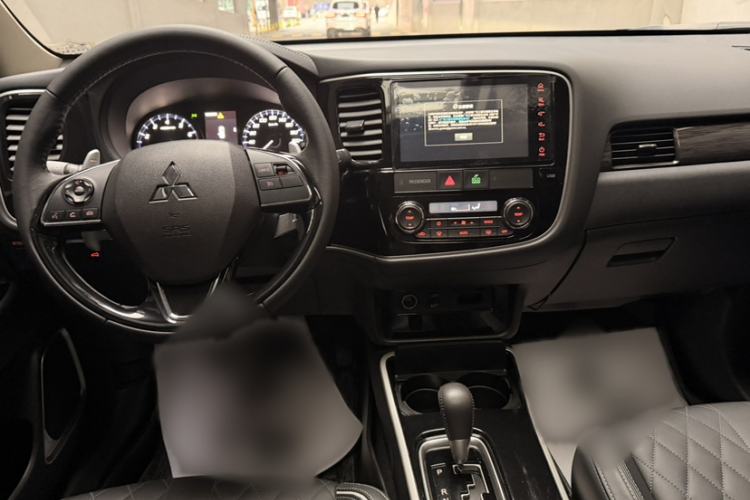 Used Mitsubishi Outlander 2020 2.4L 4x4 Zhi Xiang Edition 5 Seats Interior 2