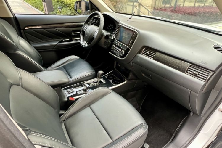 Used Mitsubishi Outlander 2020 2.0L Two-Wheel Drive Enjoyment Version 5 Seats Interior 3