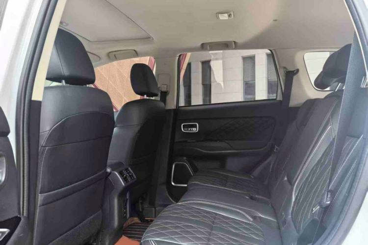 Used Mitsubishi Outlander 2020 2.4L 4x4 Zhi Xiang Edition 5 Seats Interior 3