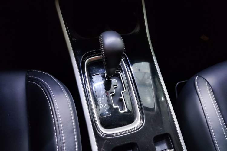 Used Mitsubishi Outlander 2020 2.0L Two-Wheel Drive Enjoyment Version 5 Seats Interior 4