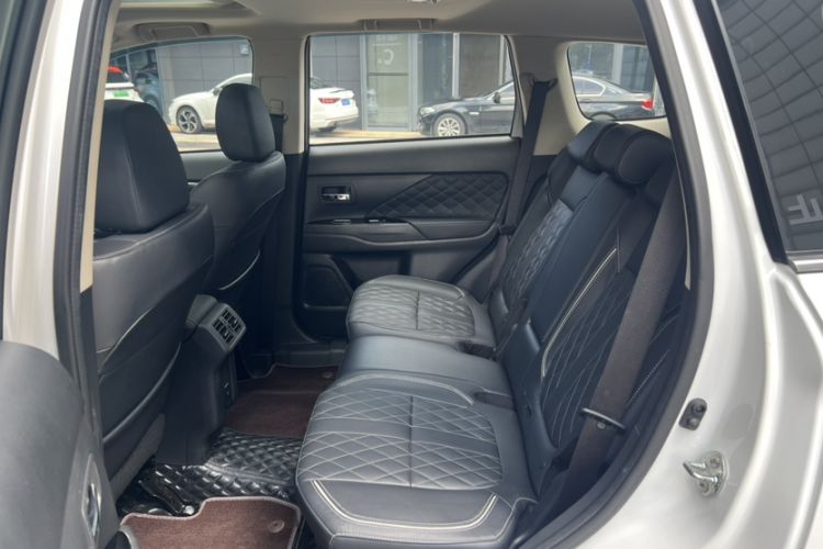 Used Mitsubishi Outlander 2020 2.4L 4x4 Zhi Xiang Edition 5 Seats Interior 5