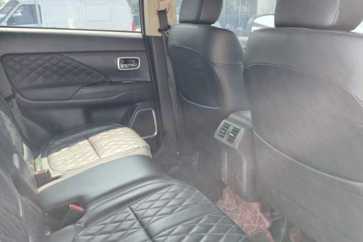 Used Mitsubishi Outlander 2020 2.4L 4x4 Zhi Xiang Edition 5 Seats Interior 5