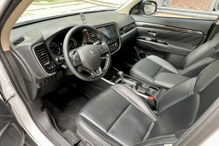 Used Mitsubishi Outlander 2020 2.0L Two-Wheel Drive Enjoyment Version 5 Seats Interior 6