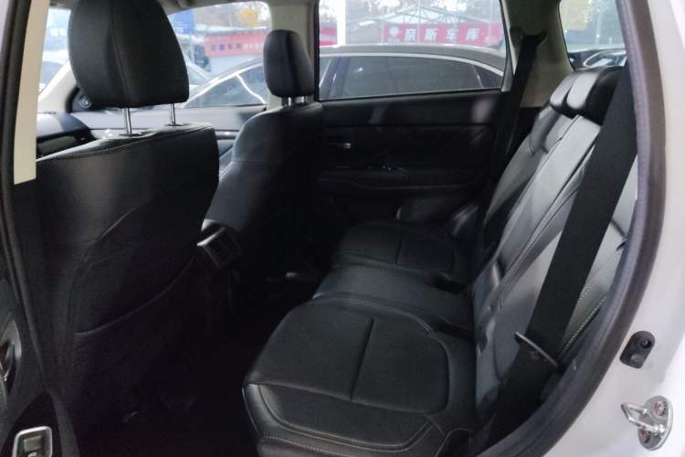 Used Mitsubishi Outlander 2020 2.0L Two-Wheel Drive Enjoyment Version 5 Seats Interior 6
