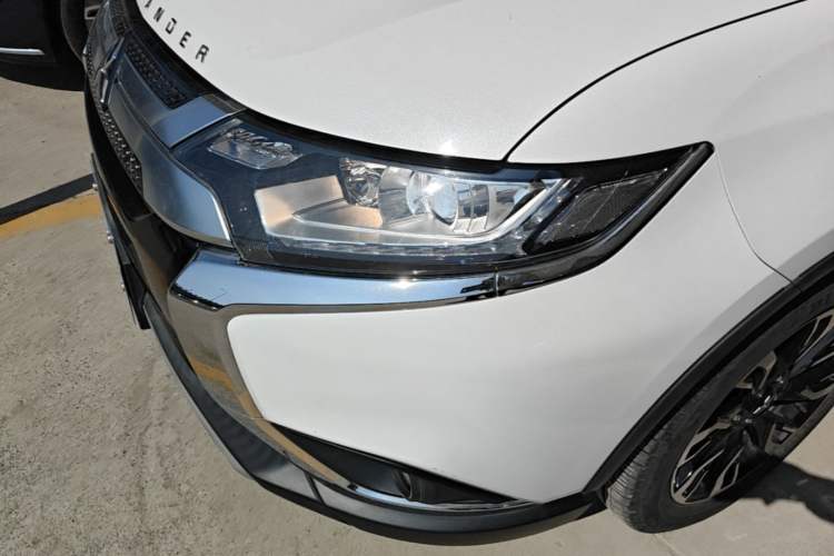 Used Mitsubishi Outlander 2020 2.0L Two-Wheel Drive Enjoyment Version 5 Seats Left Front Headlight