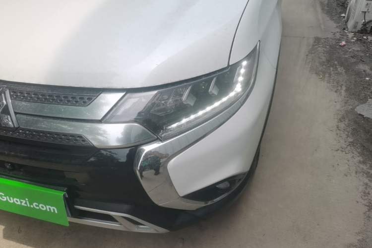 Used Mitsubishi Outlander 2020 2.4L 4x4 Zhi Xiang Edition 5 Seats Left Front Headlight