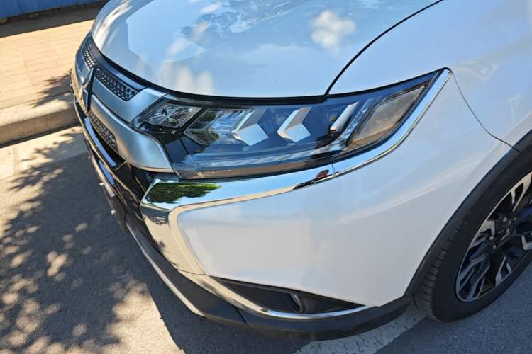 Used Mitsubishi Outlander 2020 2.4L 4x4 Zhi Xiang Edition 7-Seater Left Front Headlight