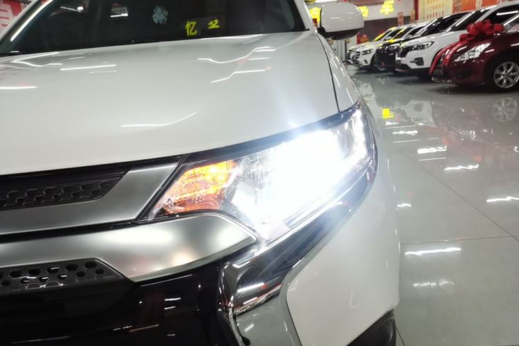 Used Mitsubishi Outlander 2020 2.0L Two-Wheel Drive Comfort Edition 5 Seats Left Front Headlight