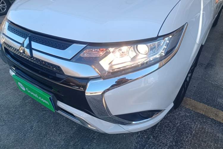 Used Mitsubishi Outlander 2020 2.0L Two-Wheel Drive Comfort Edition 5 Seats Left Front Headlight
