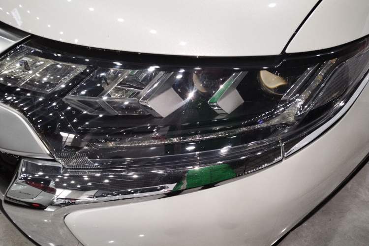 Used Mitsubishi Outlander 2020 2.4L 4x4 Zhi Xiang Edition 5 Seats Left Front Headlight