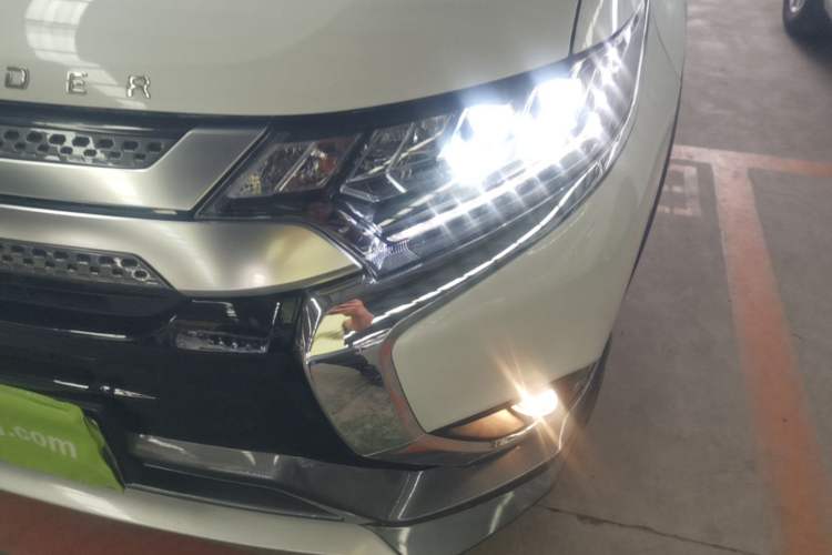 Used Mitsubishi Outlander 2020 2.4L 4x4 Zhi Xiang Edition 5 Seats Left Front Headlight
