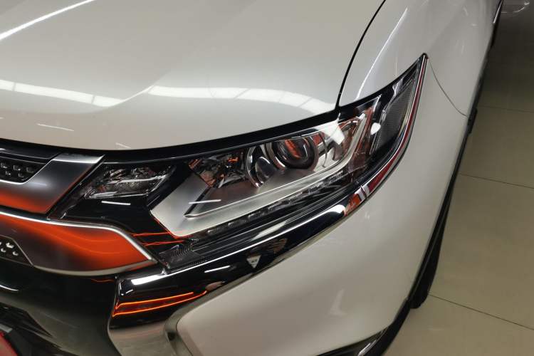 Used Mitsubishi Outlander 2020 2.0L Two-Wheel Drive Comfort Edition 5 Seats Left Front Headlight