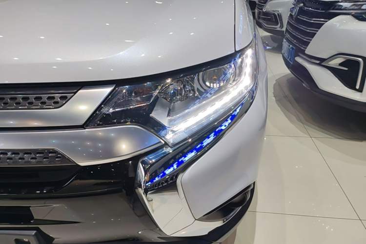 Used Mitsubishi Outlander 2020 2.0L Two-Wheel Drive Comfort Edition 7-Seater Left Front Headlight
