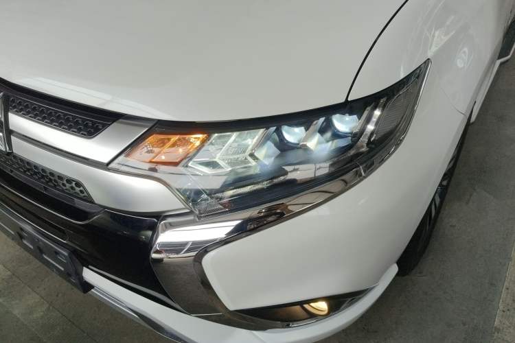Used Mitsubishi Outlander 2020 2.4L 4x4 Zhi Xiang Edition 7-Seater Left Front Headlight