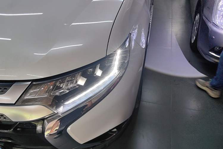 Used Mitsubishi Outlander 2020 2.4L 4x4 Zhi Xiang Edition 7-Seater Left Front Headlight