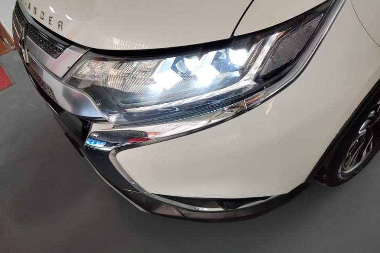 Used Mitsubishi Outlander 2020 2.4L 4x4 Zhi Xiang Edition 7-Seater Left Front Headlight