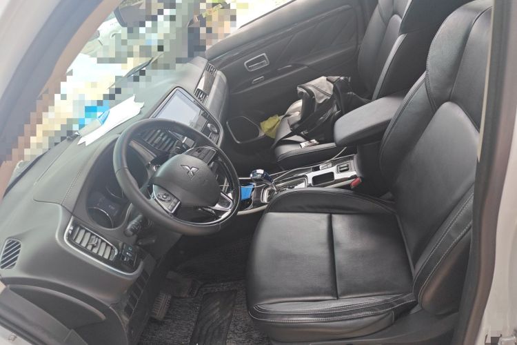 Used Mitsubishi Outlander 2020 2.0L Two-Wheel Drive Enjoyment Version 5 Seats Left Front Seat
