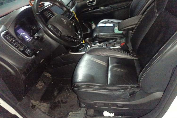 Used Mitsubishi Outlander 2020 2.0L Two-Wheel Drive Comfort Edition 7-Seater Left Front Seat