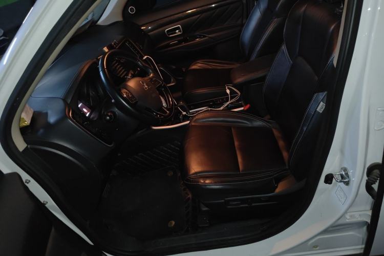 Used Mitsubishi Outlander 2020 2.0L Two-Wheel Drive Comfort Edition 7-Seater Left Front Seat