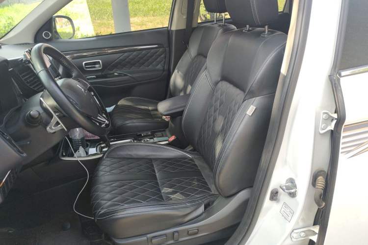 Used Mitsubishi Outlander 2020 2.4L 4x4 Zhi Xiang Edition 5 Seats Left Front Seat