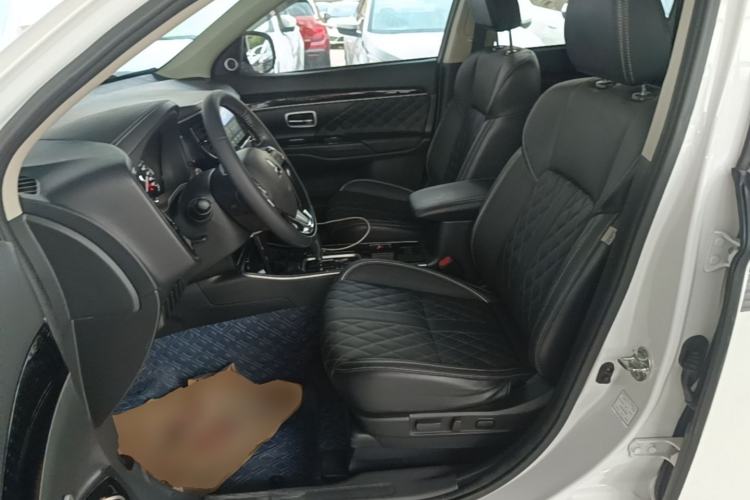 Used Mitsubishi Outlander 2020 2.0L Two-Wheel Drive Comfort Edition 7-Seater Left Front Seat
