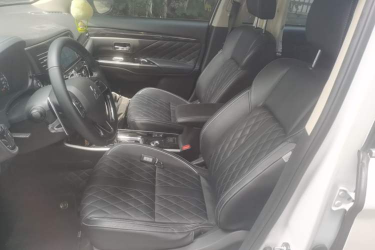 Used Mitsubishi Outlander 2020 2.4L 4x4 Zhi Xiang Edition 5 Seats Left Front Seat